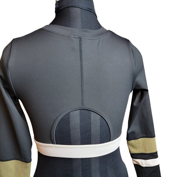 Long Sleeve Colorblock Peekaboo Back Crop Top - Super Cute - Picture 5 of 7